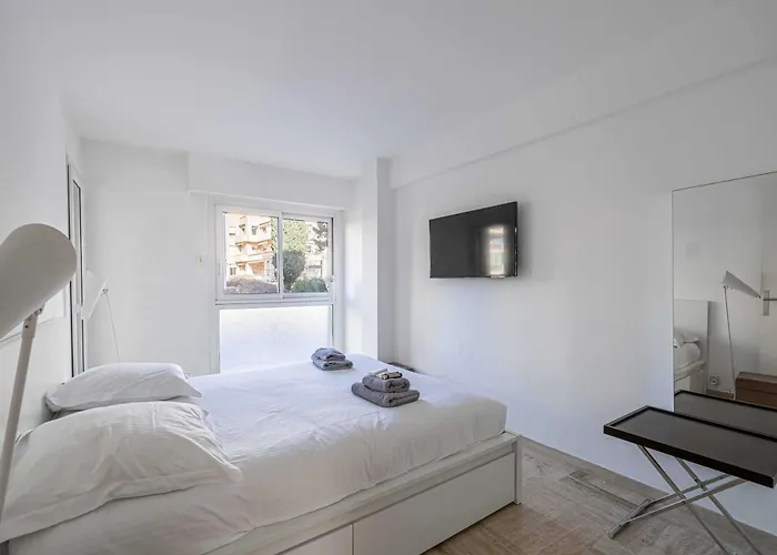 Charming On Boulevard Alexandre Iii Apartman *