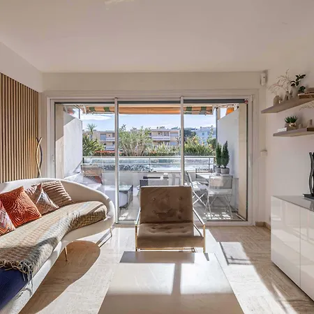 Charming On Boulevard Alexandre Iii * Cannes