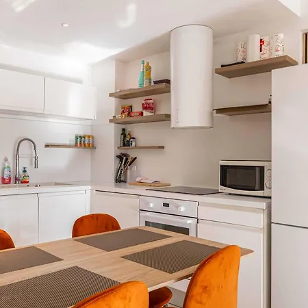 Apartment Charming On Boulevard Alexandre Iii