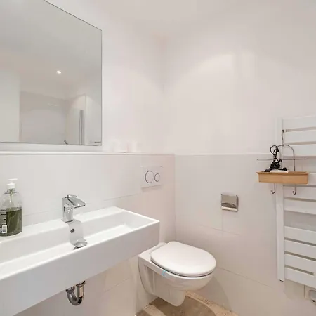 Appartement Charming On Boulevard Alexandre Iii