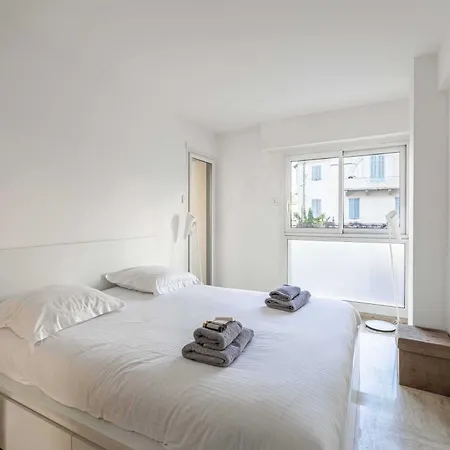 Charming On Boulevard Alexandre Iii