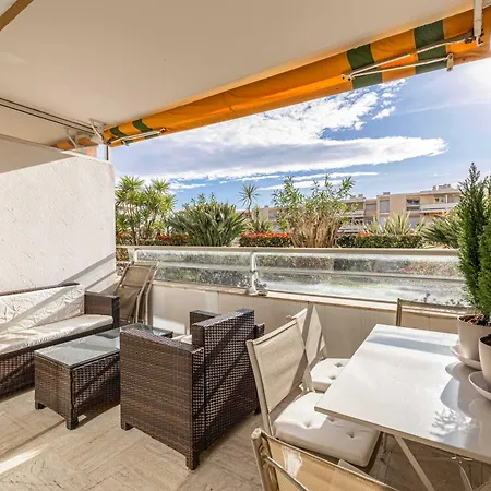 Charming On Boulevard Alexandre Iii