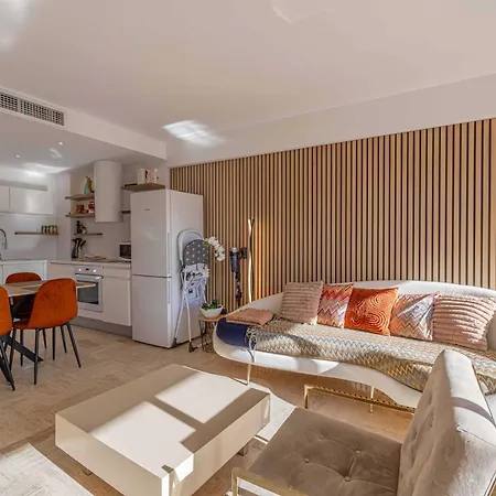 Charming On Boulevard Alexandre Iii Apartment