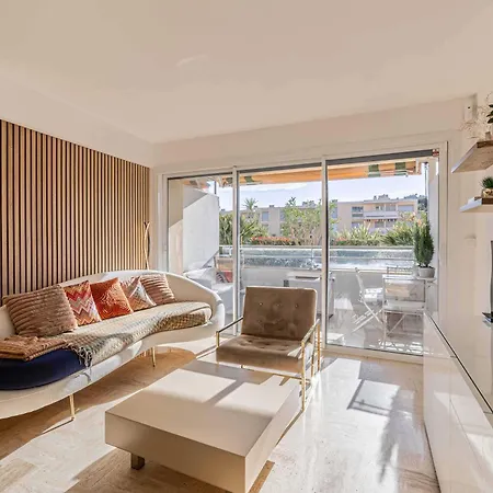 Charming On Boulevard Alexandre Iii *